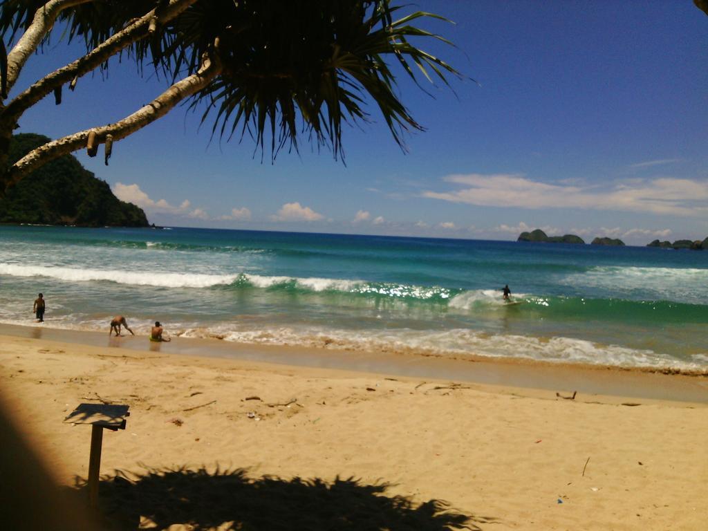 Red Beach Homestay Pasanggaran Esterno foto