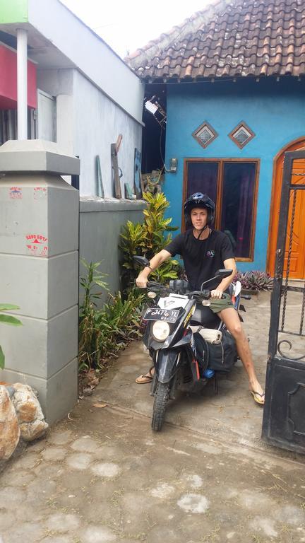 Red Beach Homestay Pasanggaran Esterno foto