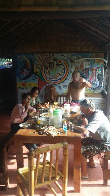 Red Beach Homestay Pasanggaran Esterno foto