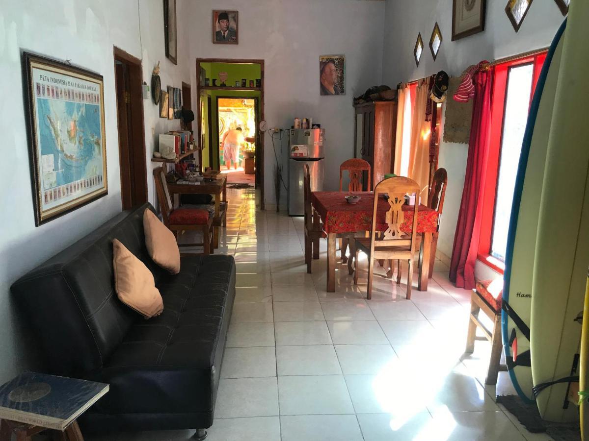 Red Beach Homestay Pasanggaran Esterno foto